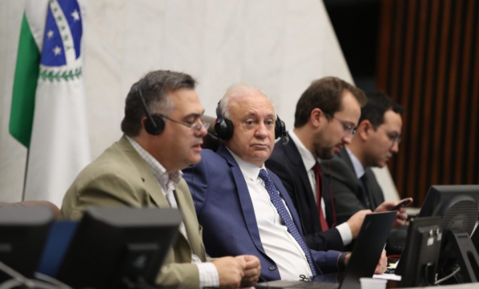 Beto Preto (à esquerda): "Contamos com 200 leitos de UTIs a mais para o caso da epidemia chegar a 40 dias" (Foto: Dálie Felberg )