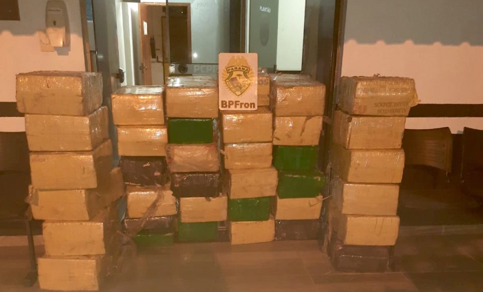 Batalhão de Fronteira intercepta cargas de maconha e cigarro contrabandeado e causa quase R$ 5 milhões de prejuízo ao crime organizado - Curitiba, 01/02/2022