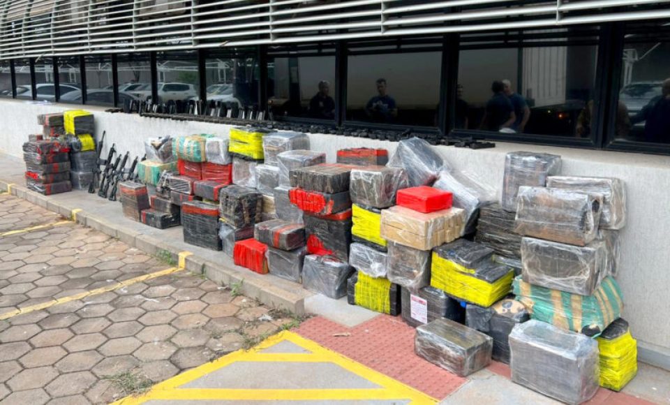 Ação conjunta resulta na apreensão de mais de 80 armas e duas toneladas de drogas -