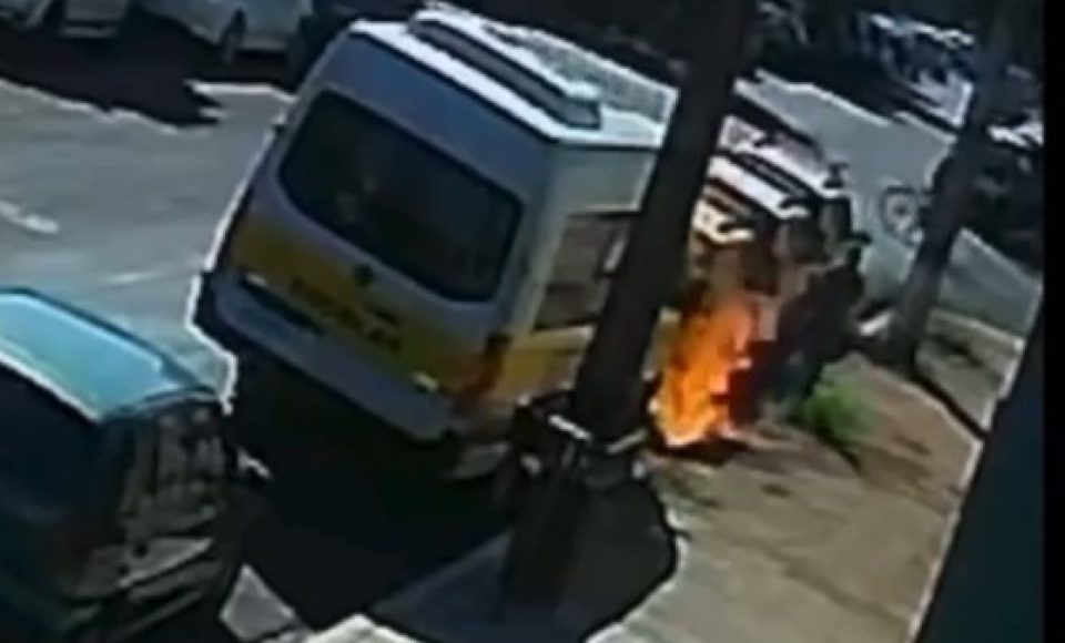 CARRO FOGO